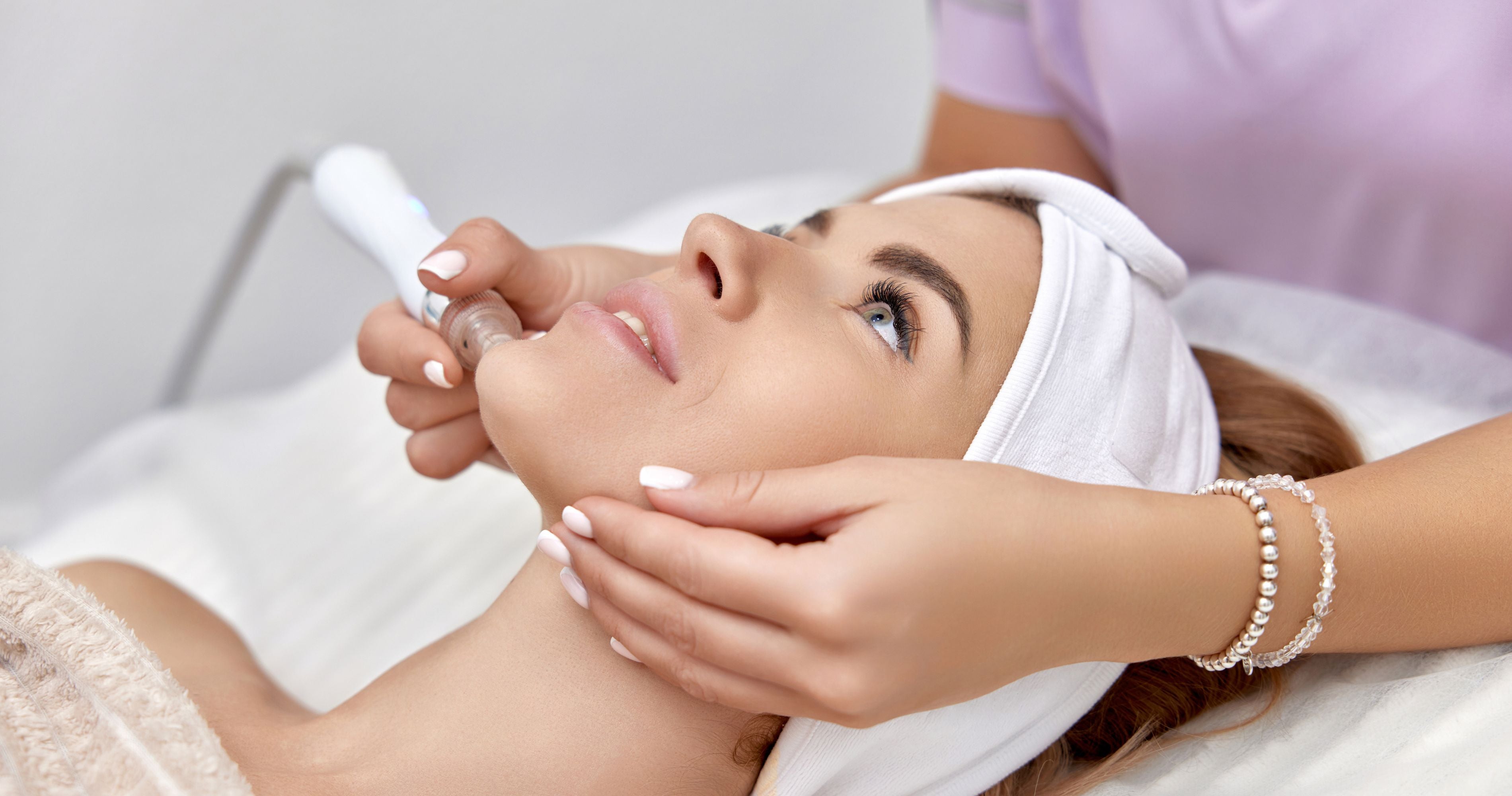 The Wavelength Reset: How Elite Light Therapy Literally Awakens Sleeping Cells